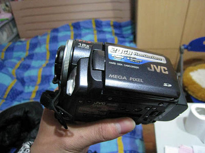 JVC硬盘式摄像机20G硬盘 130万像素行货 换 电子产品X360 PS3等--上海换客易物网_免费公益交换平台|以物易物|同城换物|二手闲置|低碳环保|中国换客易物联盟上海站